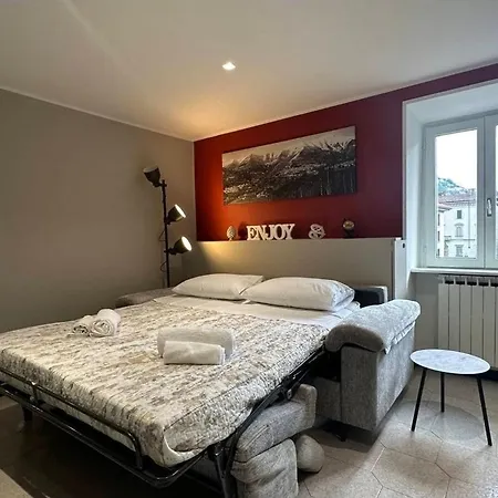 Lake, Lakefront 30m Apartment Como